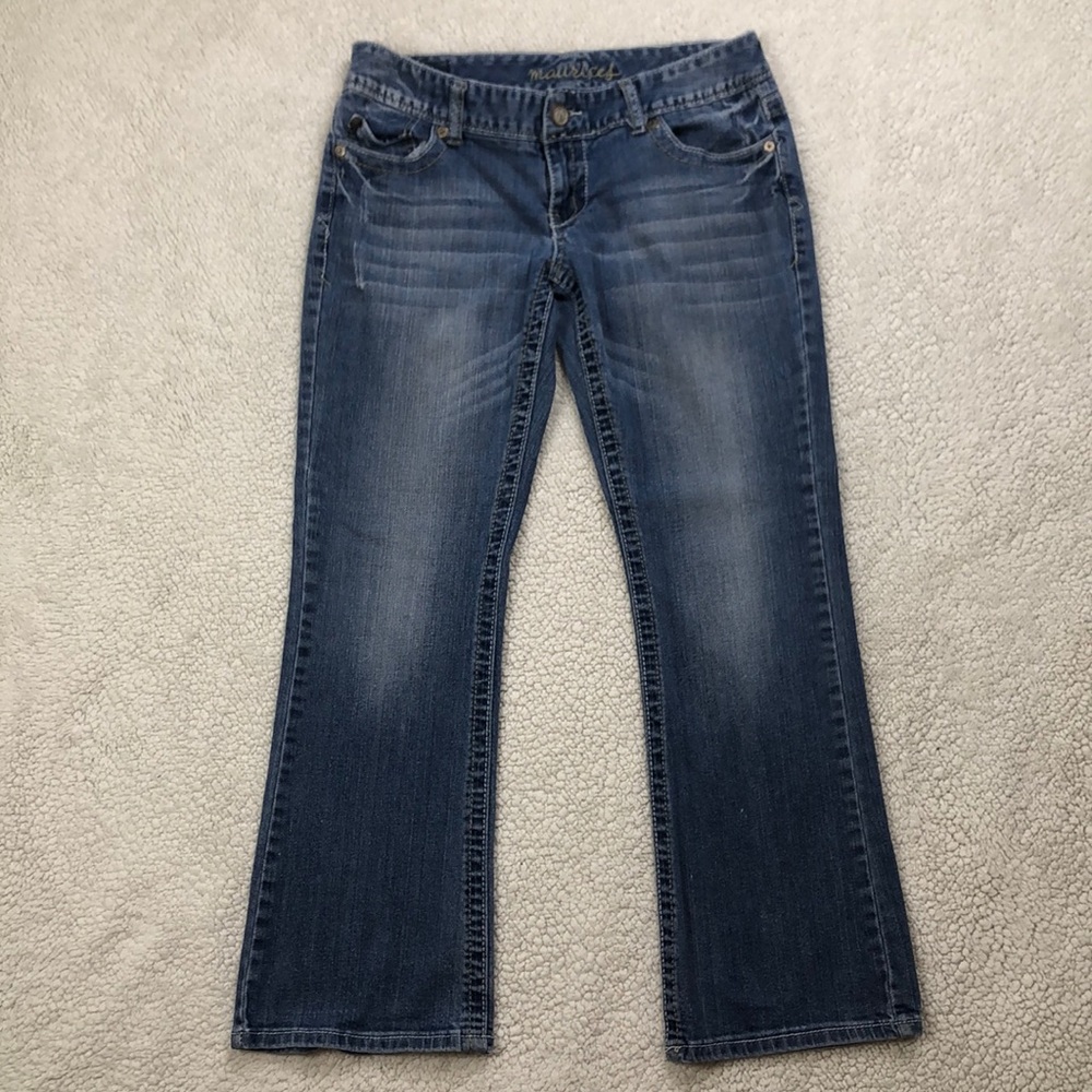 Maurices Low Rise Boot Cut Jeans Size: 7/8 Short